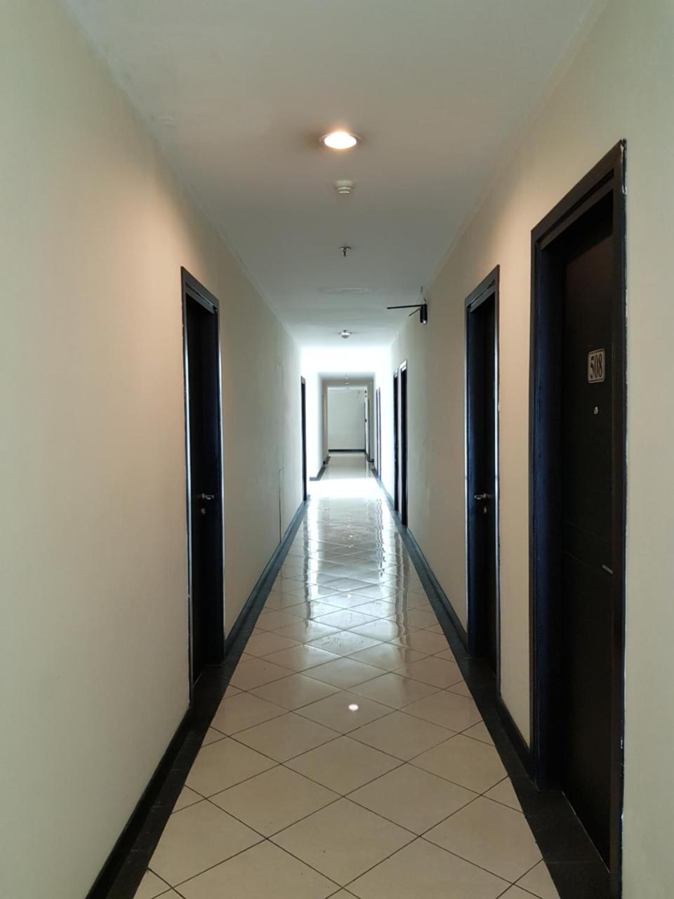 Hotel Reddoorz Plus @ Tanah Abang Yakarta Exterior foto